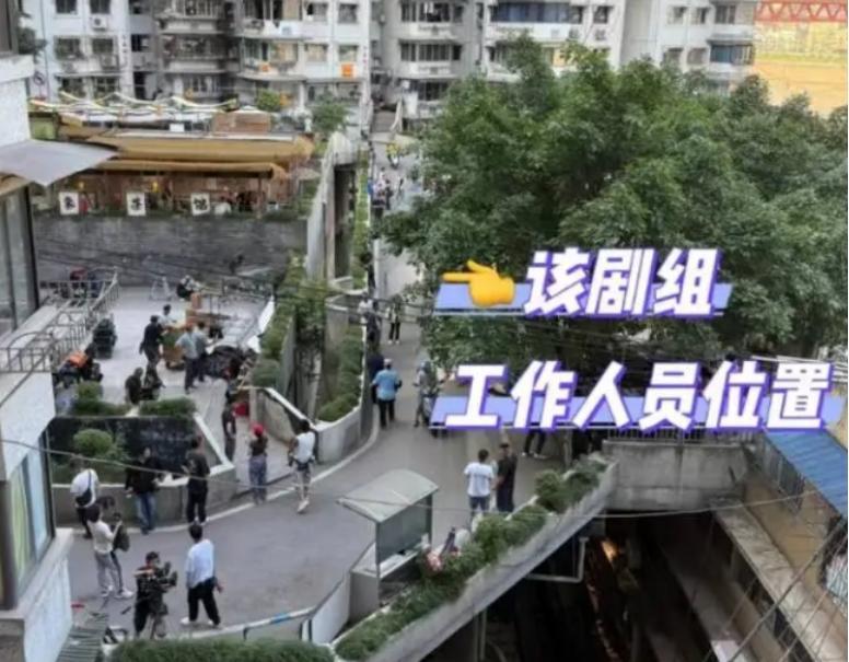 真大胆！2025年6月13日，一上海女子在重庆网红打卡点拍摄风景时，突觉眼睛刺痛