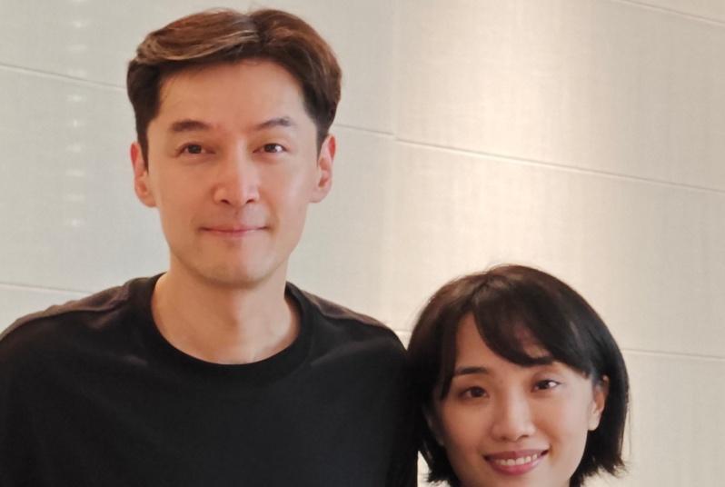 盘点那些跟经纪人结婚的明星，还真的是近水楼台先得月。
1、胡歌-执行经纪人黄曦宁