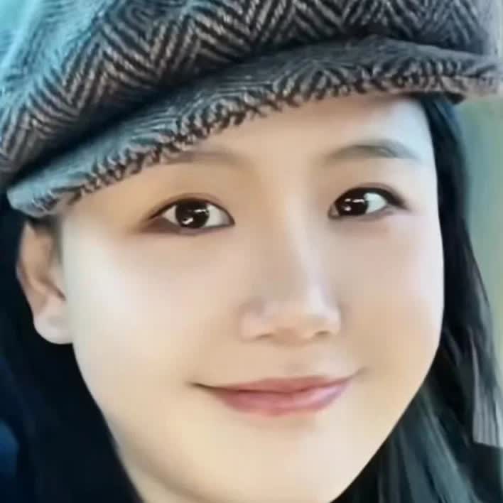 不怕男人有前任，就怕男人前任是明星。
杨钰莹现在低调多了，不是她老了，而是她变