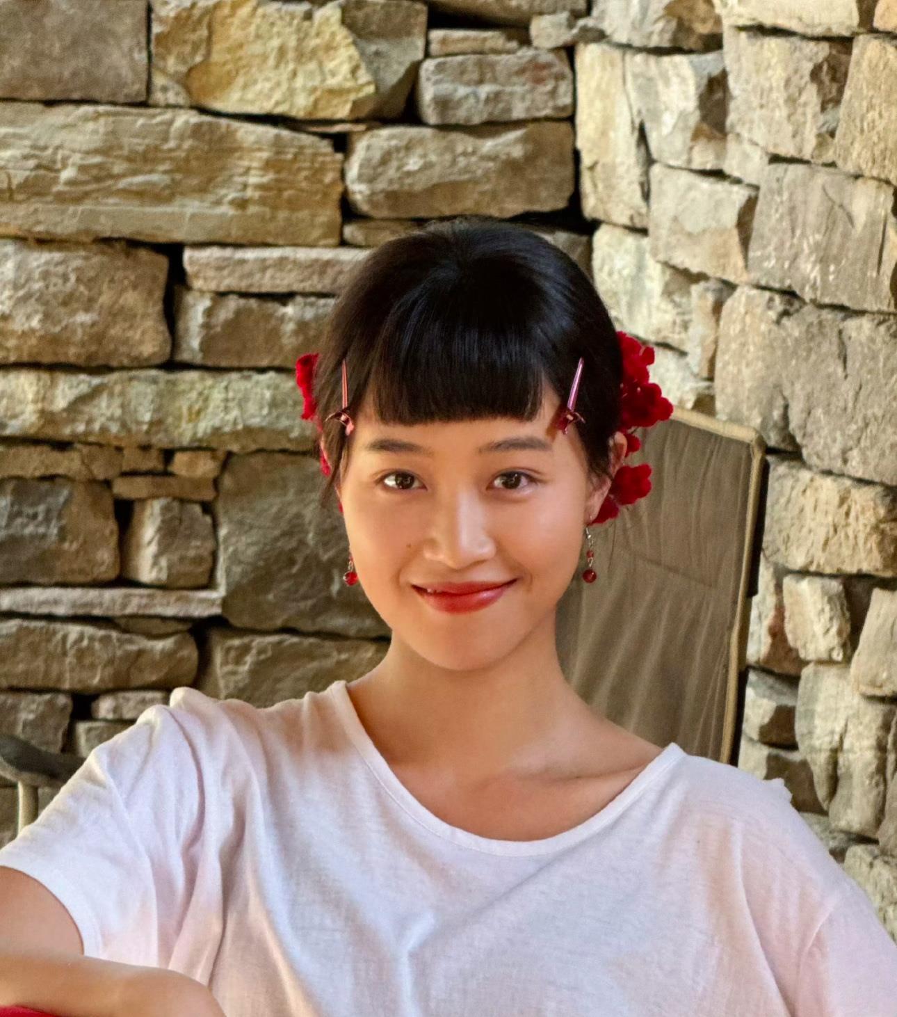蓝盈莹为啥一直演不了女一，
很简单的原因，
不是她不漂亮，也不是没演技，而主要是