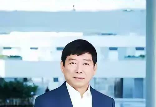 必须给魏建军的直言点赞！他点明汽车发布会脱离实际的问题。此前对新能源汽车的批判就