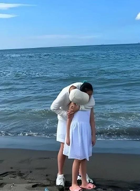 汪某玥，11岁；汪某箖，9岁；徐妈，71岁；按汪小爷设置的信托基金孩子满28岁也