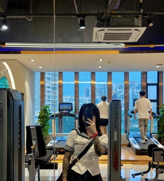 三十岁女纹身师的状态怎么样？