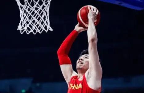 百思不得其解，张镇麟全运会因伤都不能参加，本来休赛期计划保守治疗，结果被郭士强带