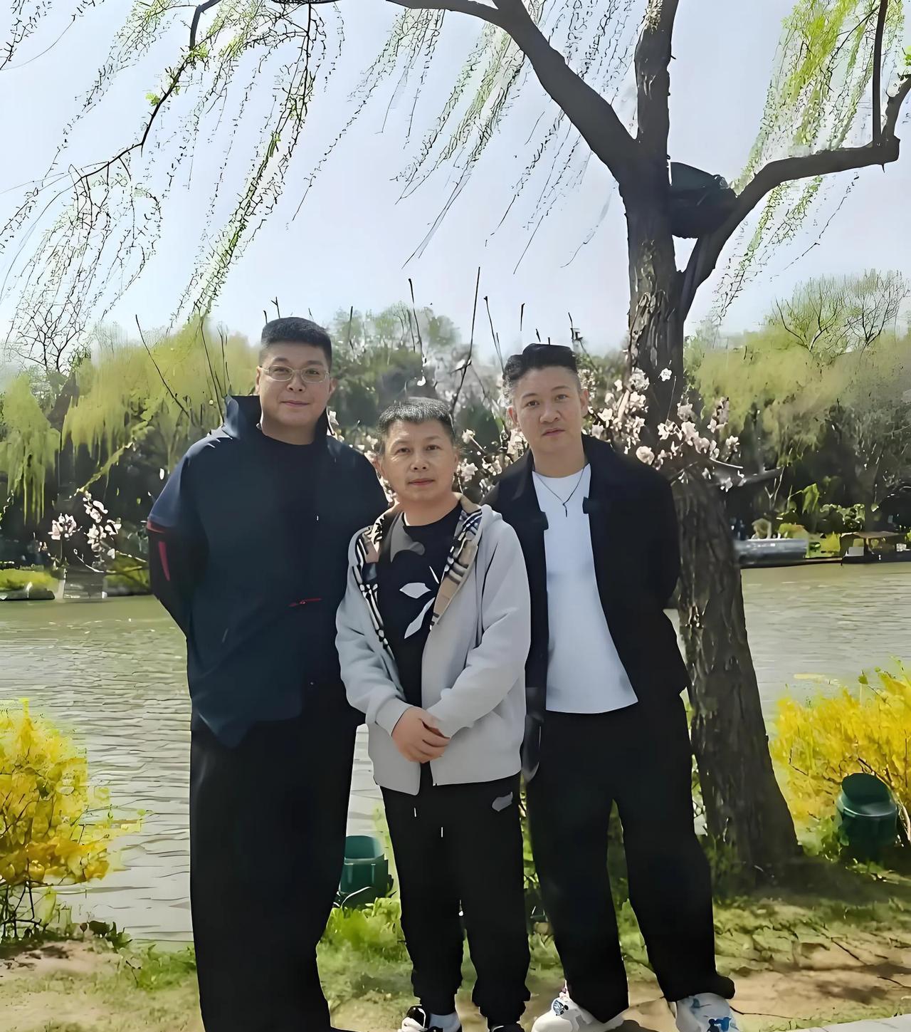 三位小帅哥，都是当今相声界的佼佼者，也曾是德云社的三位顶梁柱。可惜了，最后都与恩