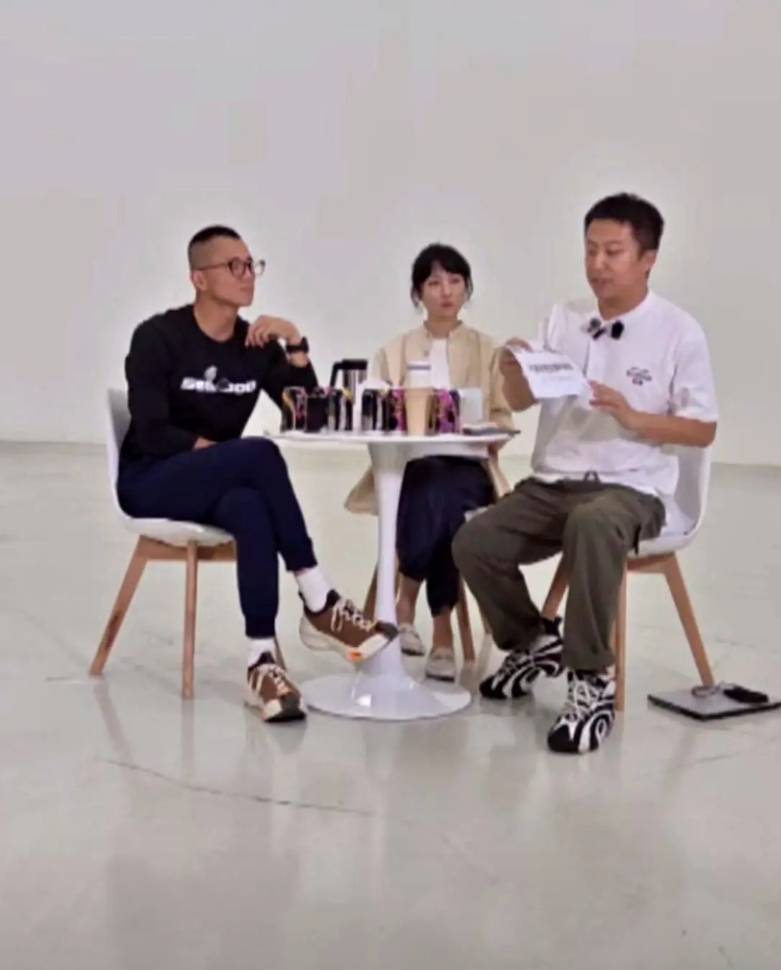 陈震一句“YU7的静谧性没宣传的好”直接掀了小米的桌，他把同价位智界R7拉出来当