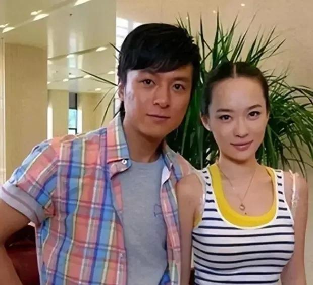母亲拆散儿子三段感情，致儿子46岁依旧单身，母亲要标准的儿媳妇。
在娱乐圈里，朱