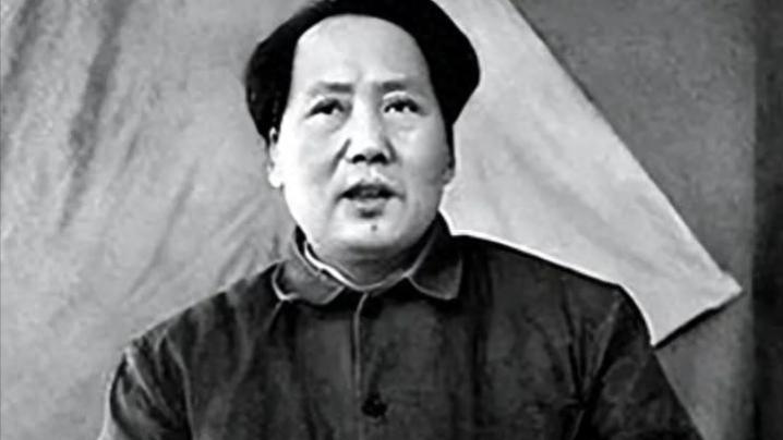 3万红军被30万敌军追击，19岁战士献一计，毛主席：军中有神人！