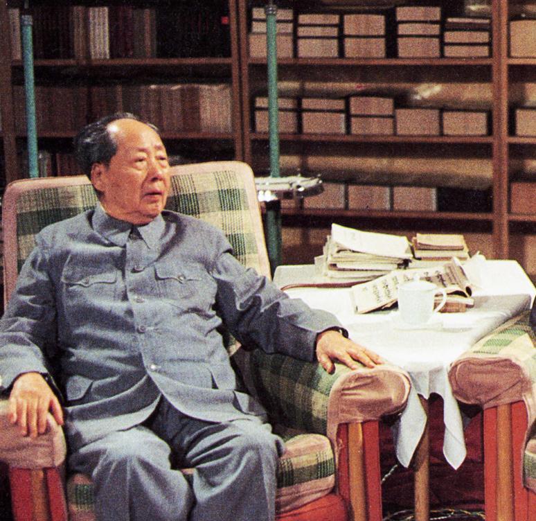 1975年7月2日毛主席批示：周扬一案，似可从宽处理，久关不是办法。
当天，老人