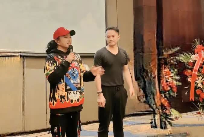 3月8日，刘晓庆面对小38岁前男友的勒索事件，毫不示弱！她硬气地表示：“管我要钱