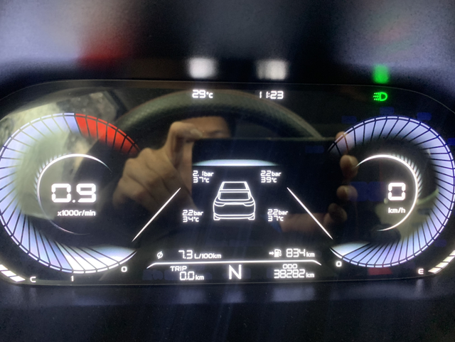 油耗算不算高
一箱油差不多能跑八百的续航，是我油箱变大了吗？差点我就信了