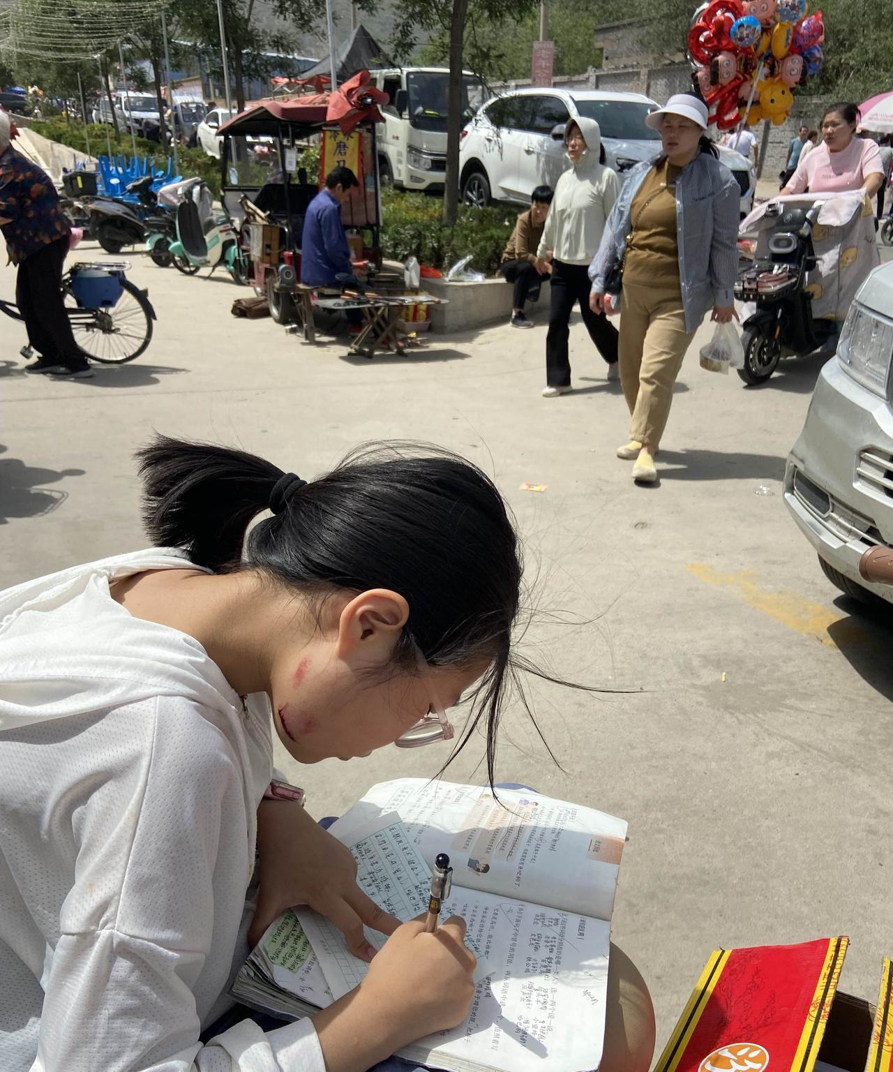 为什么别人发啥
都有人看
评论点赞都是四位数
我发啥
都木人瞅
点赞个位数
这就
