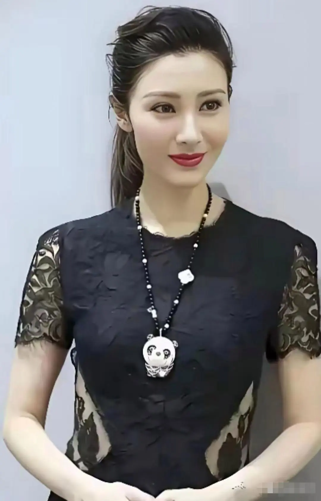 李嘉欣真漂亮，这容貌好精致
