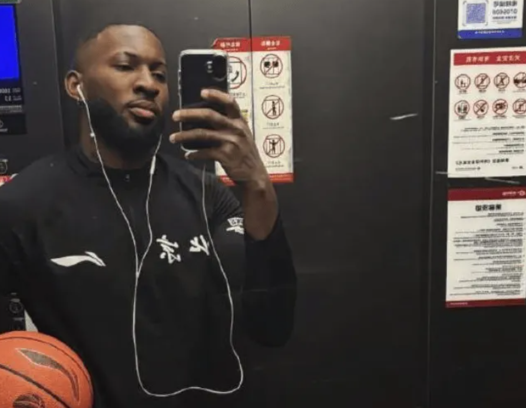 北京男篮为了稳妥过渡，并没有让之前的外援离开。
CBA多队已经开启第二阶段的备战