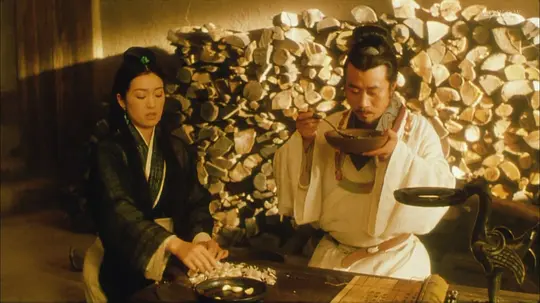    看《荆轲刺秦王》这部电影是因为被李雪健一个癫狂的镜头吸引，看下去才知道他饰