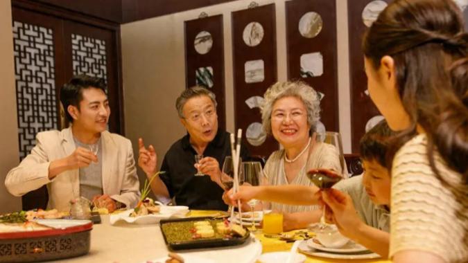 我每个月退休金8800，不小心说出去了结果给自己找了一堆麻烦事