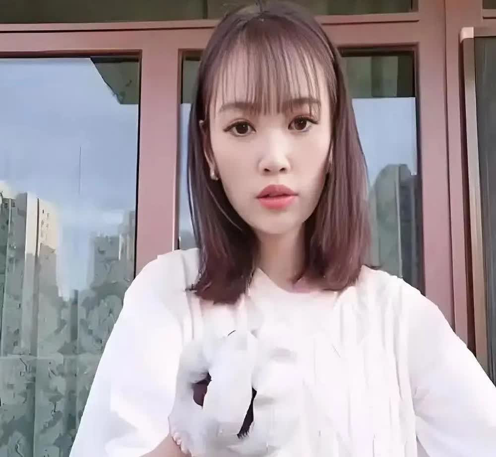 38岁马蓉离婚8年晒生活照，穿着朴素头发稀疏，和王宝强差距真大

马蓉现在最