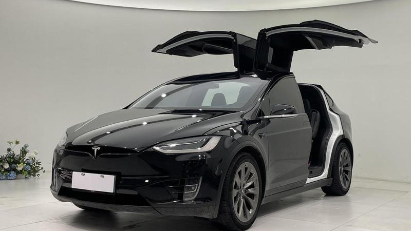 140万特斯拉换保险丝“被炸车”，车主该怎么办？