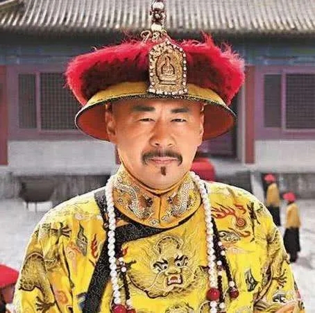 雍正年间，雍正曾资助一卖字穷书生，待其考取功名后，雍正写了一个字，让他看。没想到