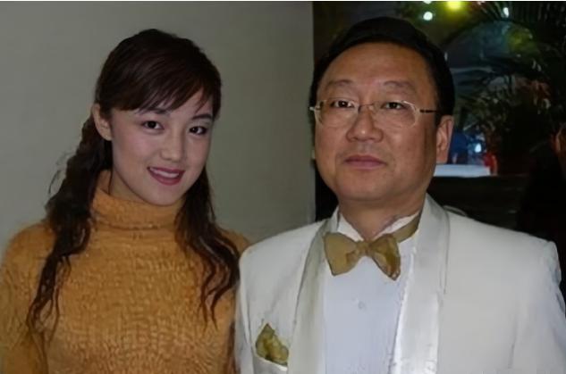 主持人问蒋大为：“为什么现在一打开网页资料，就显示你是加拿大国籍呢？”蒋大为说：