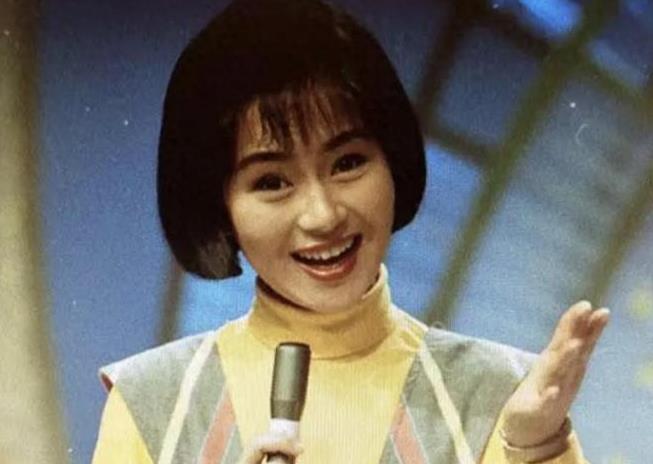 1999年，鞠萍向丈夫提出了离婚，丈夫却提出孩子和钱只能带走一样。鞠萍一听就知道