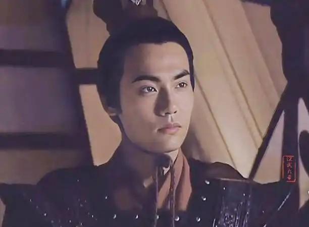 汉武帝怕卫青再立新功，军权太重，故意打压卫青，不给卫青再次领兵哦机会。
实际上，