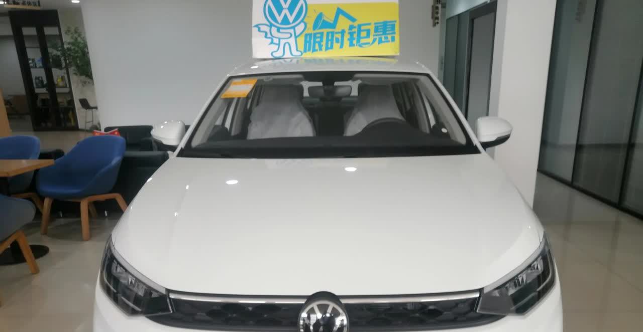 本人是个车盲，只会开车，不会用车，买辆车纠结了半个月。

刚开始是在国产车与