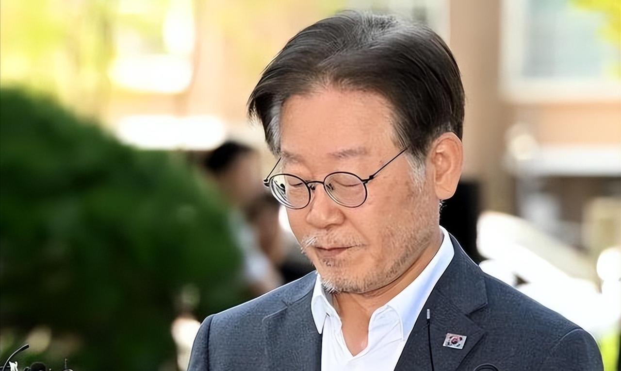 10月韩国不是要开APEC峰会嘛，本来这可是他们的“高光时刻”，按规矩咱中国肯定