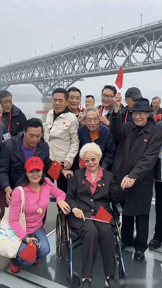 这个老年团厉害了，全是大腕儿