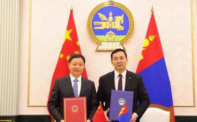 蒙古国这操作真让人捉摸不透。前脚还在谈中蒙友好发展，后脚就搞出幺蛾子。就说那炼油