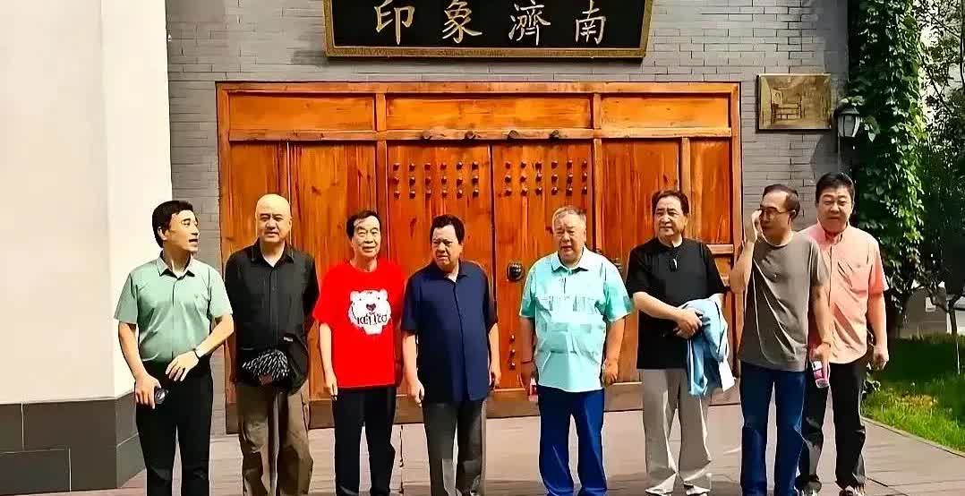 两头通吃的石富宽，两头都不得罪活的滋润，和郭德纲形成巨大反差

石富宽还真是