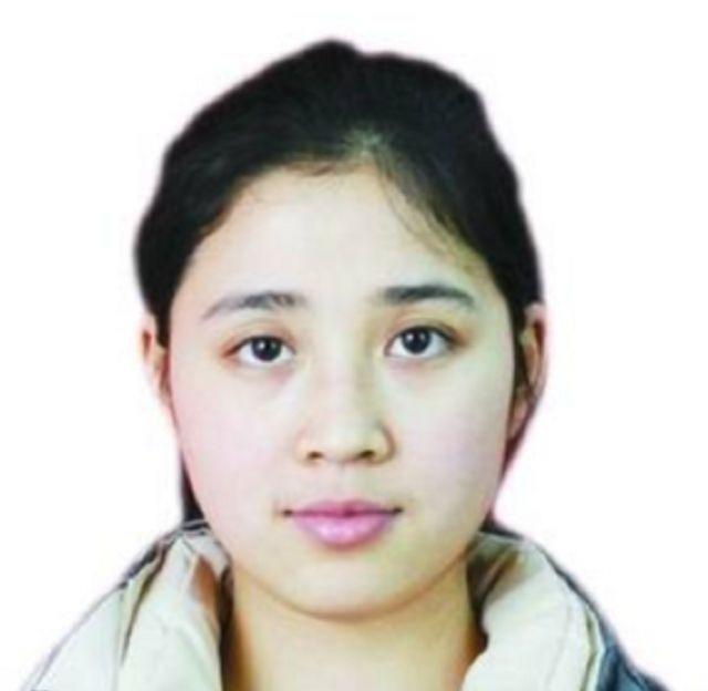 1990年，重庆36岁光棍捡到了一个女婴，不舍吃不舍喝将女孩养大，谁知，养女成年