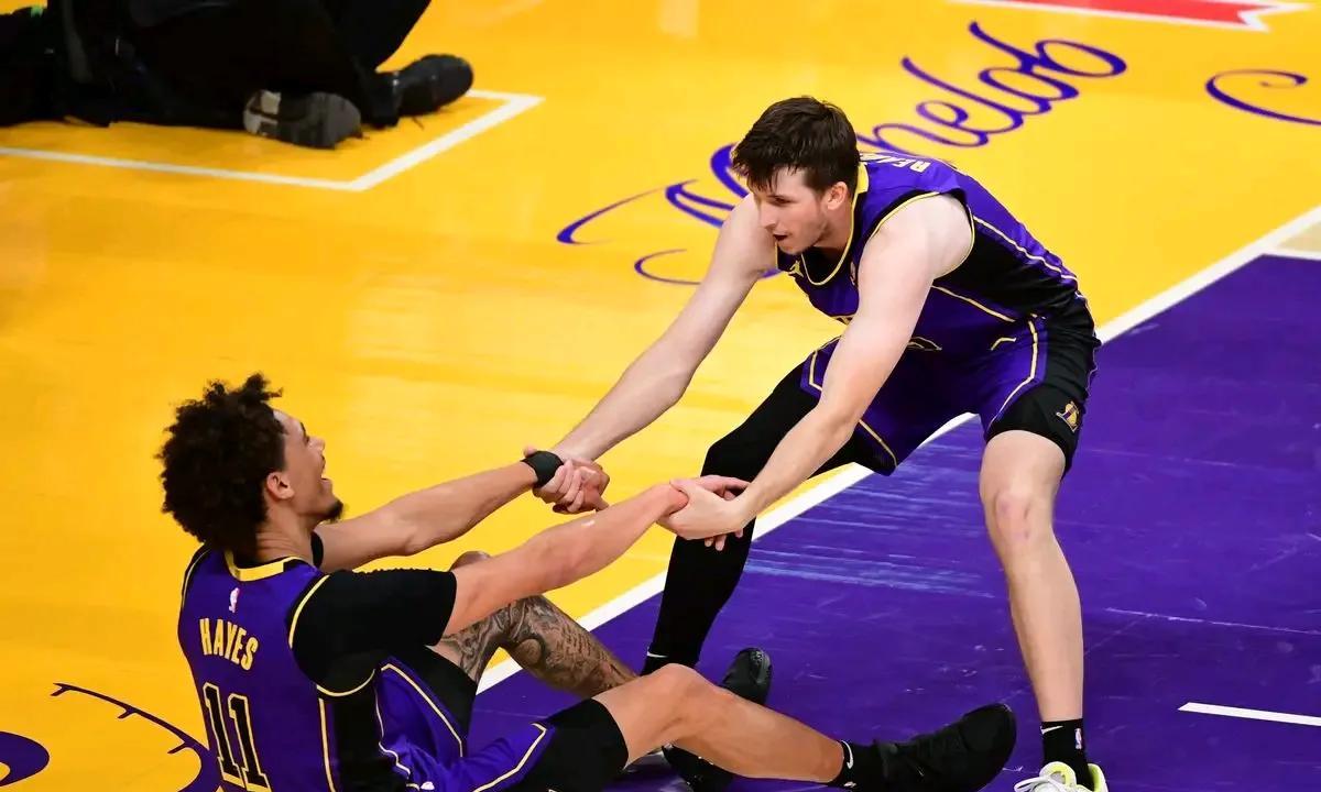 #NBA# 6月18日NBA晚报与热点新闻！
湖人模拟交易：猛龙得到里夫斯&克勒
