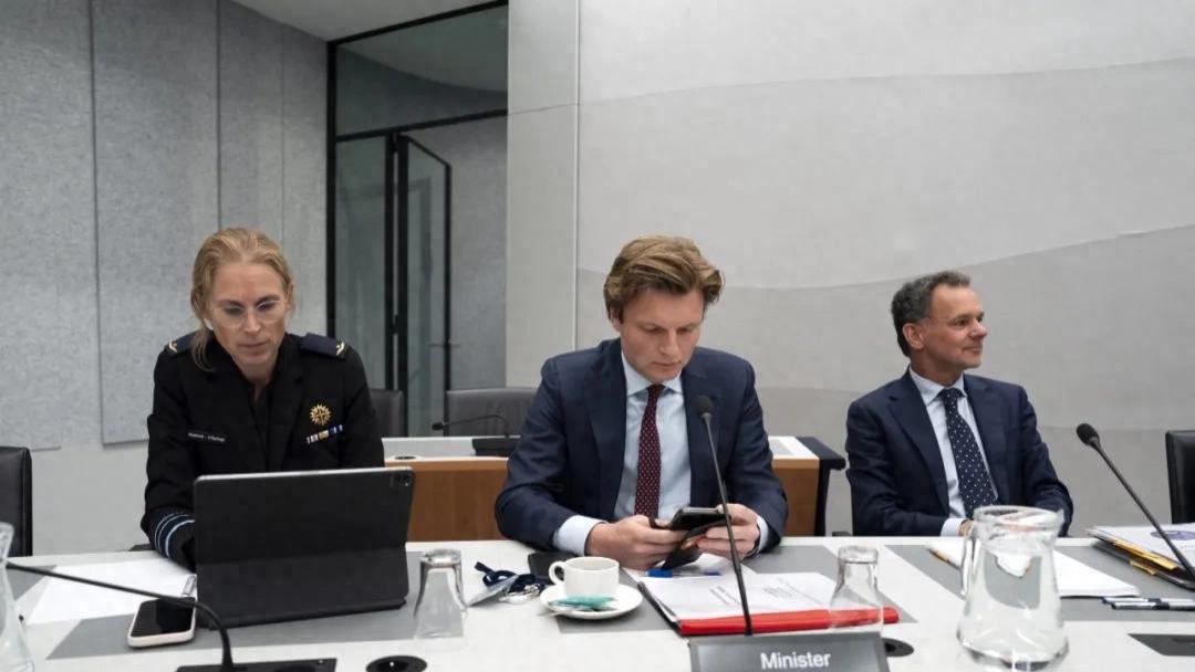 荷兰D66破纪录任命：首位女中将出任住房部长！