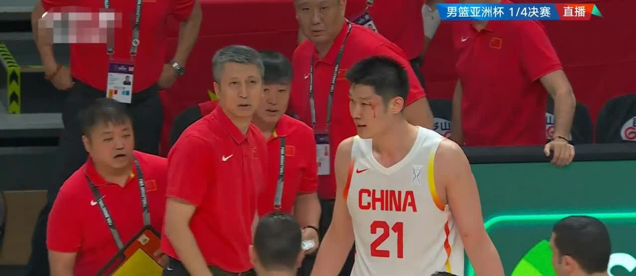我真为中国男篮球员胡金秋鸣不平！在今天进行的中国男篮和韩国男篮的亚洲杯1/4决赛