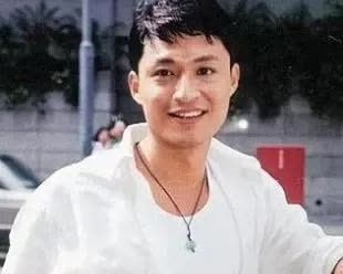 马景涛现身上海千古情街，已经六十多了，花甲之年的咆哮帝比起我们普通人虽然稍显年轻