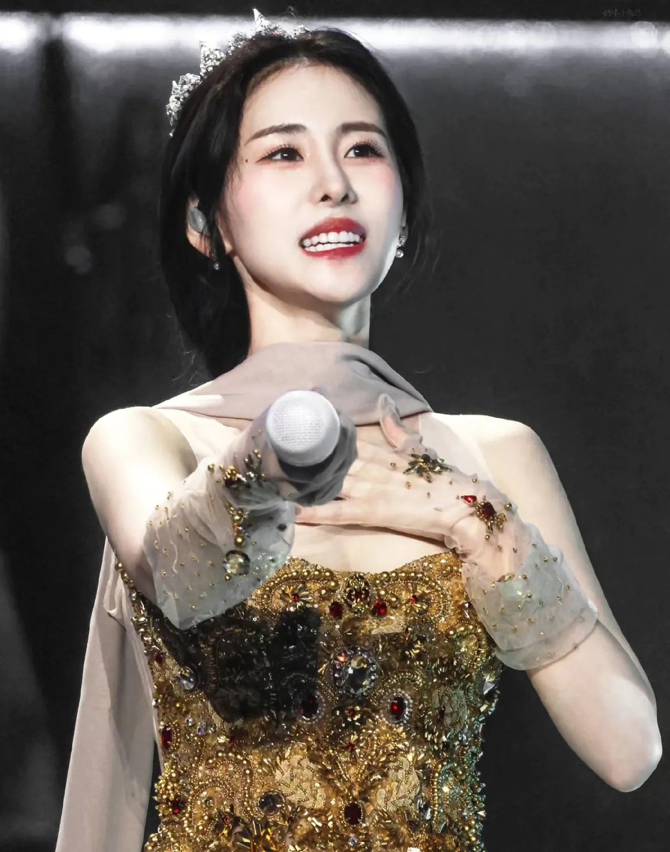 本来就是词曲制作人为什么会去抢原唱，一个大火的歌原唱不愿意分享双原唱，都挺离谱的