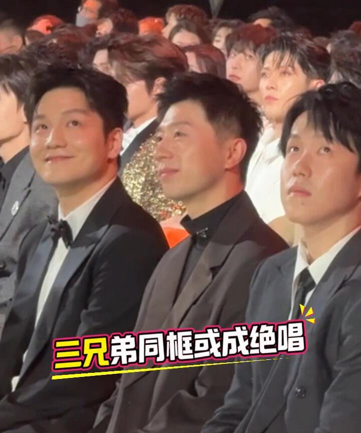 是国乒三兄弟，现在已成为绝唱，势均力敌的三人，各自领域都发展的越来越好！
龙队，