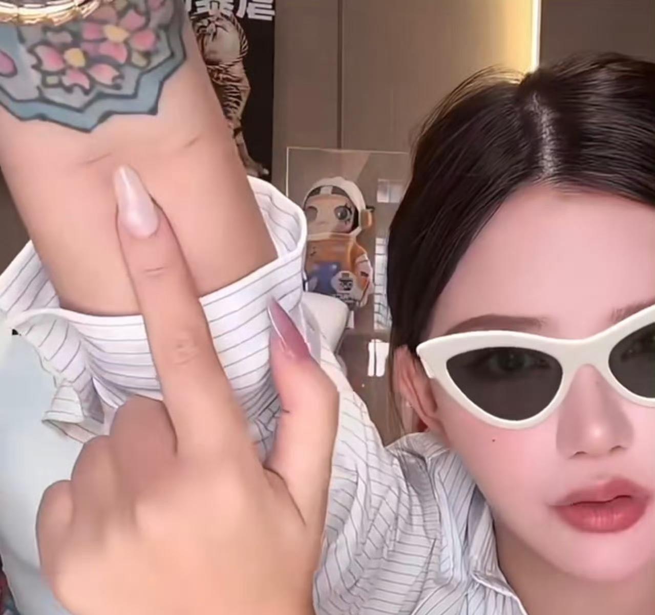 突然感觉韩安冉好恐怖啊，
并不是说她和前夫争吵闹自杀，
而是她性格太冲动了，敢爱