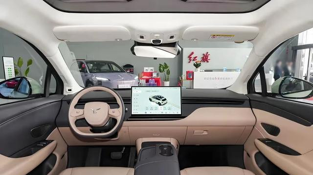 红旗天工 06，创新科技，畅享未来出行。