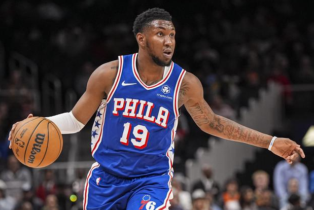 末节连续三分杀死比赛！贾斯汀-爱德华兹5记三分拿下17分8板2助

7月16日，