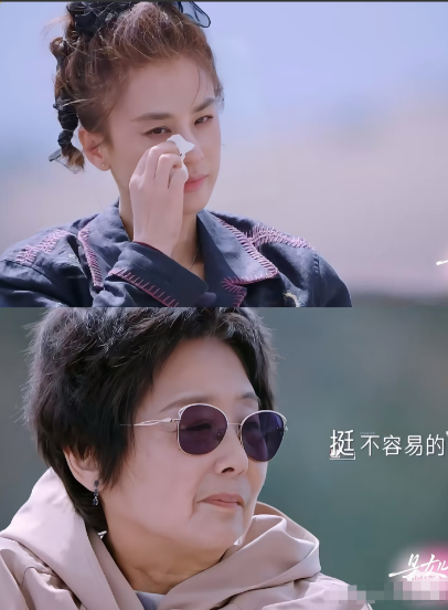 黄圣依的择偶观真的很神奇，她总是爱上同一款男人。前几天的节目里她自曝初恋是贾乃亮