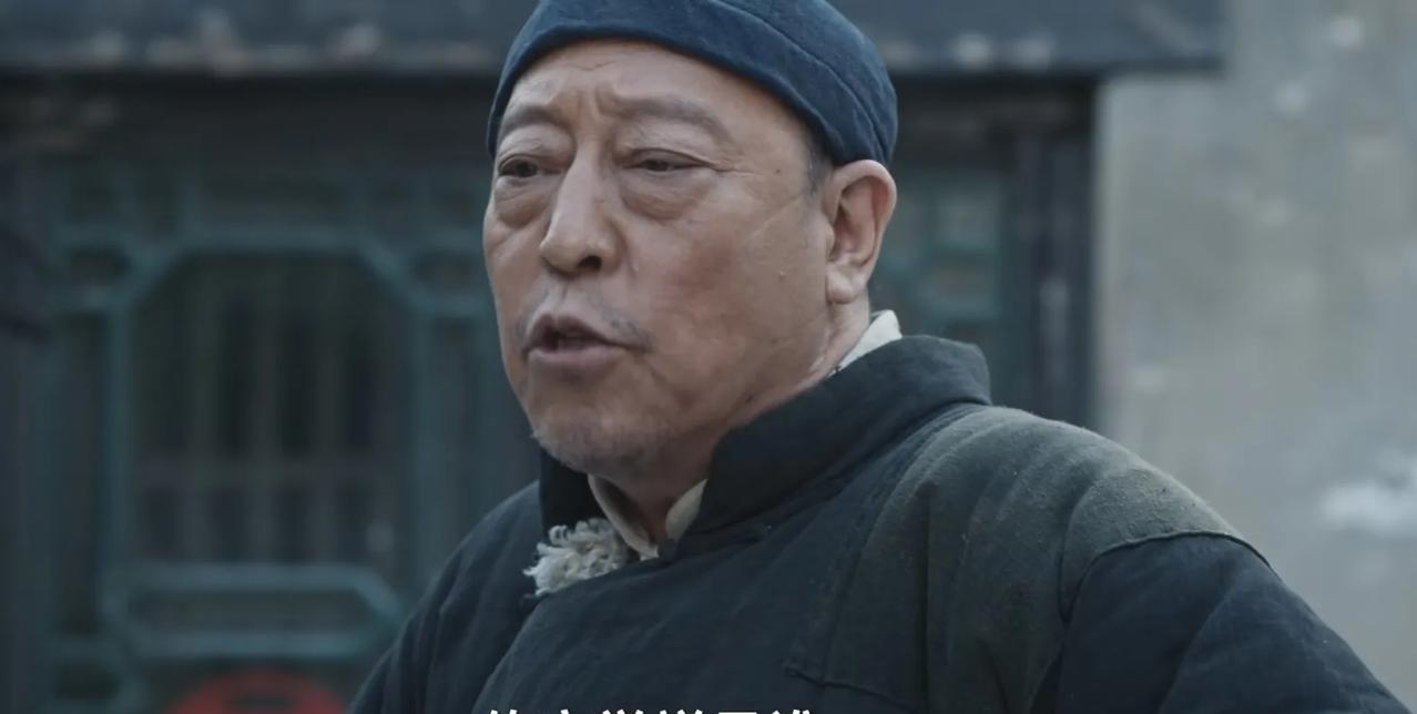 《生万物》宁学祥的抠门，害惨了两个女儿。
大女儿宁绣绣大婚之日，宁学祥不在家陪着