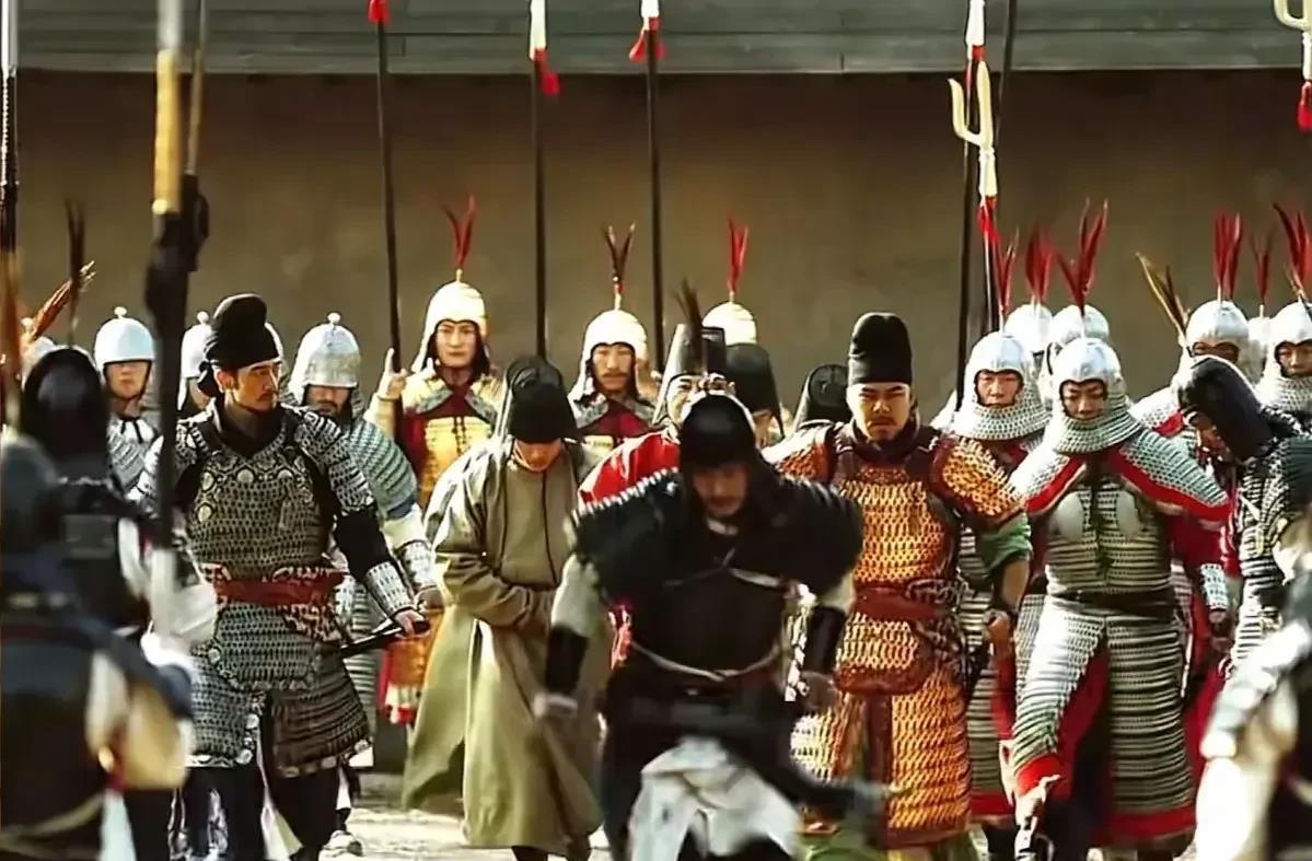 晚唐节度使为了防止牙兵造反，还会组建亲军，为了防范亲军，还会组建院军。院军专门驻