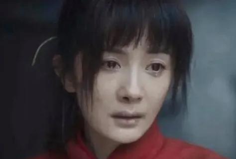 杨幂在《生万物》中的演技有诸多可圈可点之处：
尽管有部分观众觉得杨幂的方言稍显生