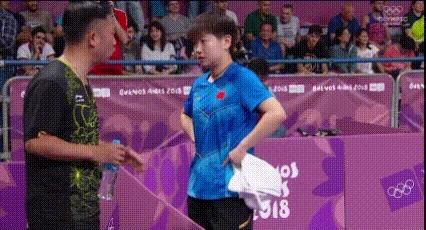 高桥布鲁纳和莎莎在青奥会就开始交手了，两人在四分之一决赛相遇，莎莎零封高桥（11