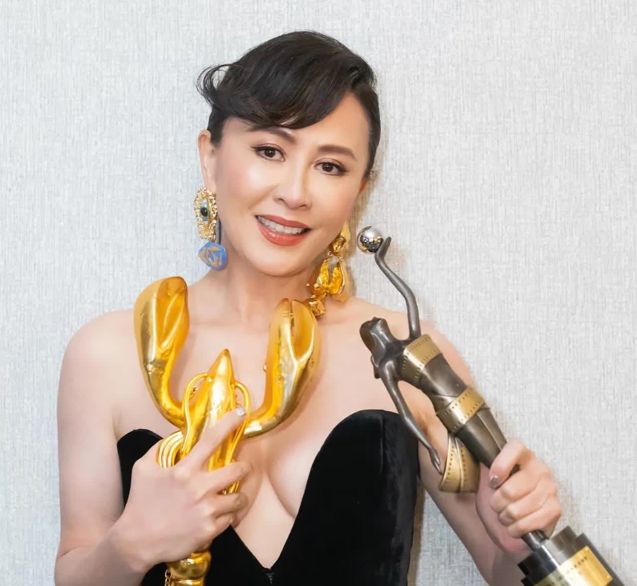 大瓜来了！
娱乐圈又出大事了！
导演王晶时隔35年再次提及刘嘉玲绑架案，疑似