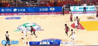 凯尔啊凯尔，你这抢断把吉伦沃特整的不会了呀
在广东对阵山西系列赛第二战的第四节比