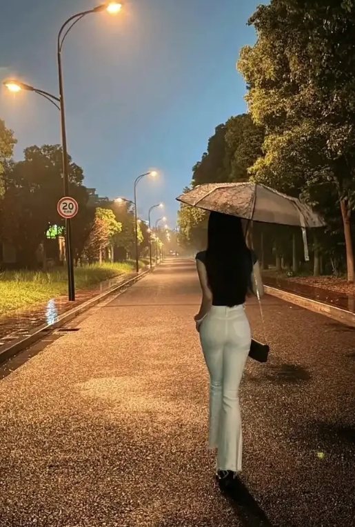 	男人结婚后更容易对什么样的女人动情？
	最近在咨询中发现，有3种女人专门盯着已