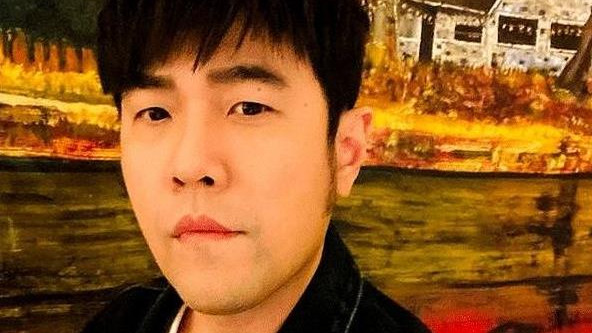 离谱！周董豪赌10亿被实锤？粉丝扒出真相，背后水太深！